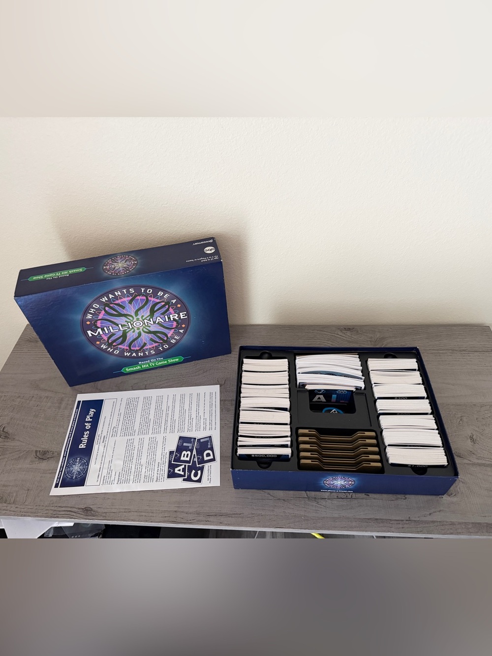 Who Wants To Be A Millionaire Board Game 2000 (Used, but Complete) - Picture 7 of 10